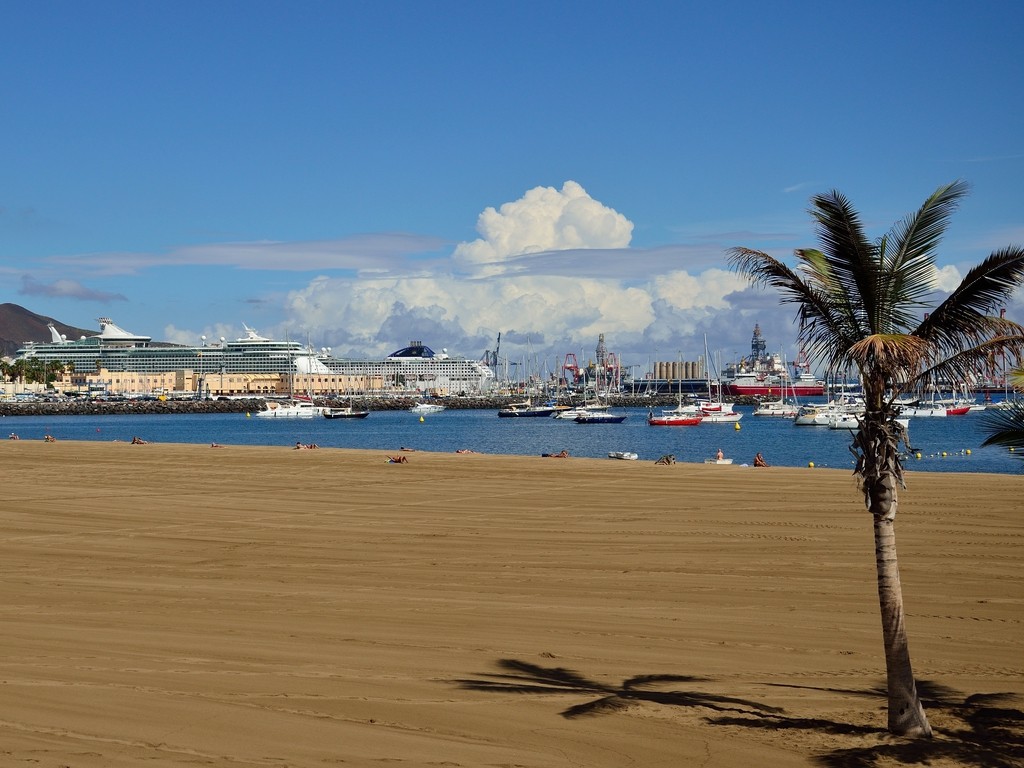 Alcaravaneras beach, bay and port, Las Palmas of Gran canaria, Canary islands
