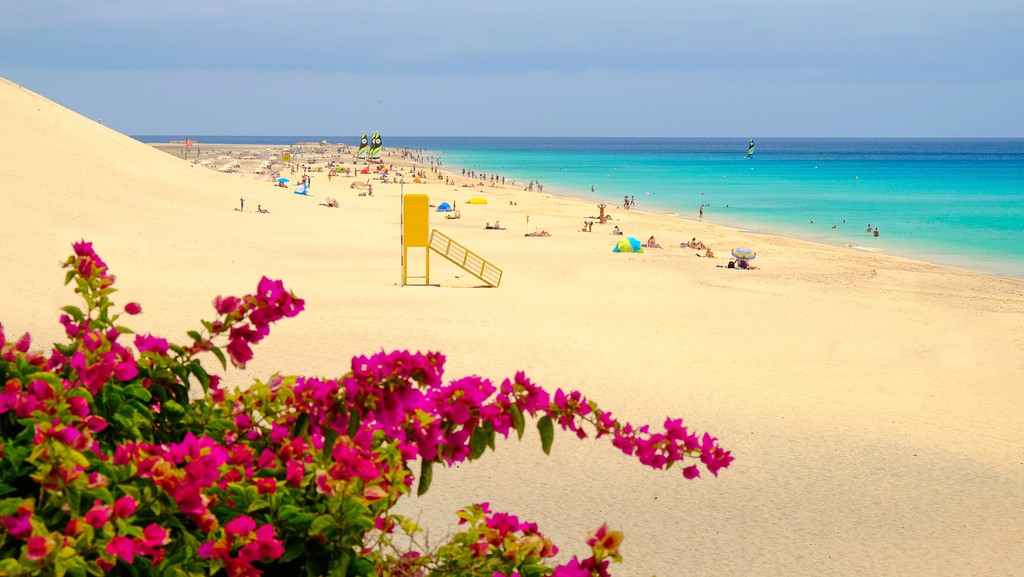 Widok na plaży Playa de Matorral w Morro Jable na wyspie Kanaryjskiej Fuerteventura, Hiszpania.