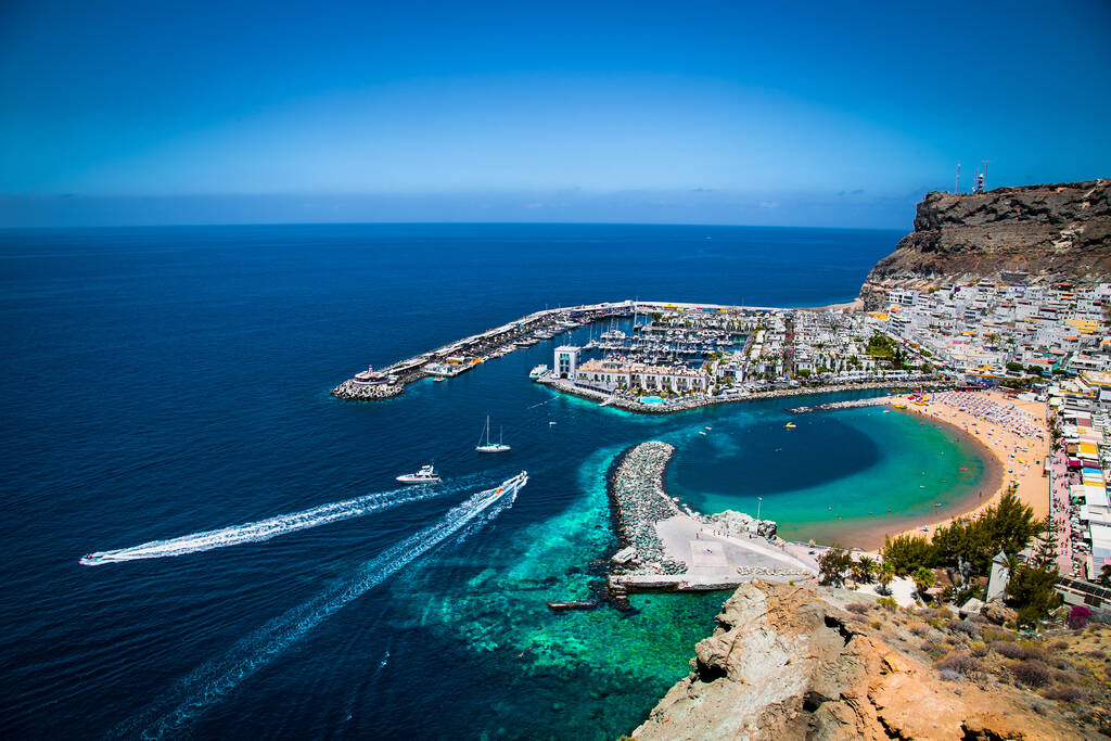 Miasto Puerto de Mogan na wybrzeżu wyspy Gran Canaria, Hiszpania.