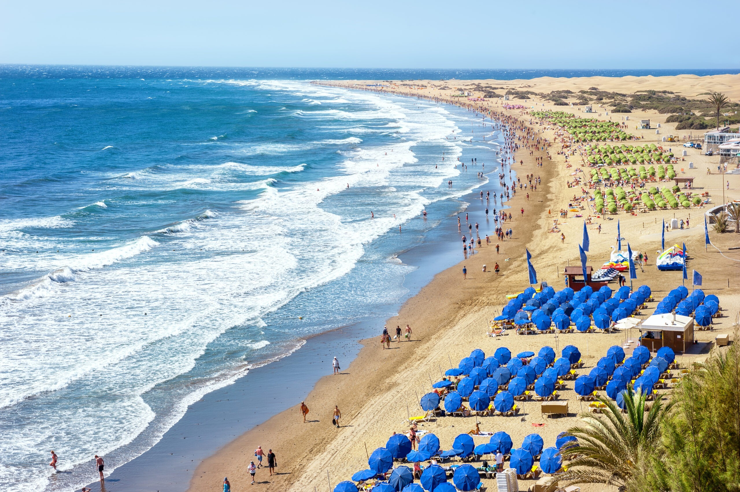 Widok na piaszczystą plażę Playa del Ingles. Maspalomas. Gran Canaria